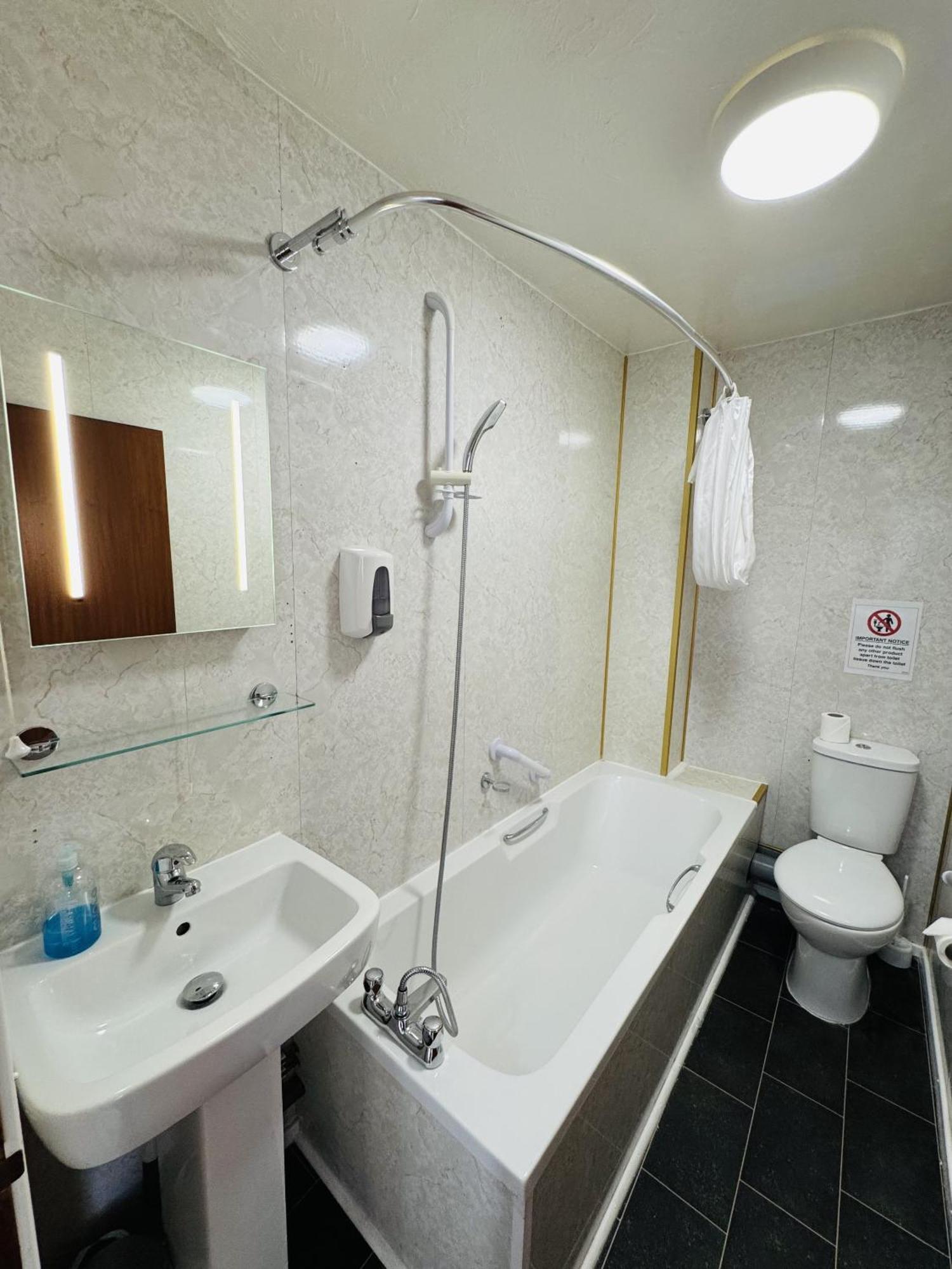 Carlton Court Hotel WTA Eastbourne Zimmer foto