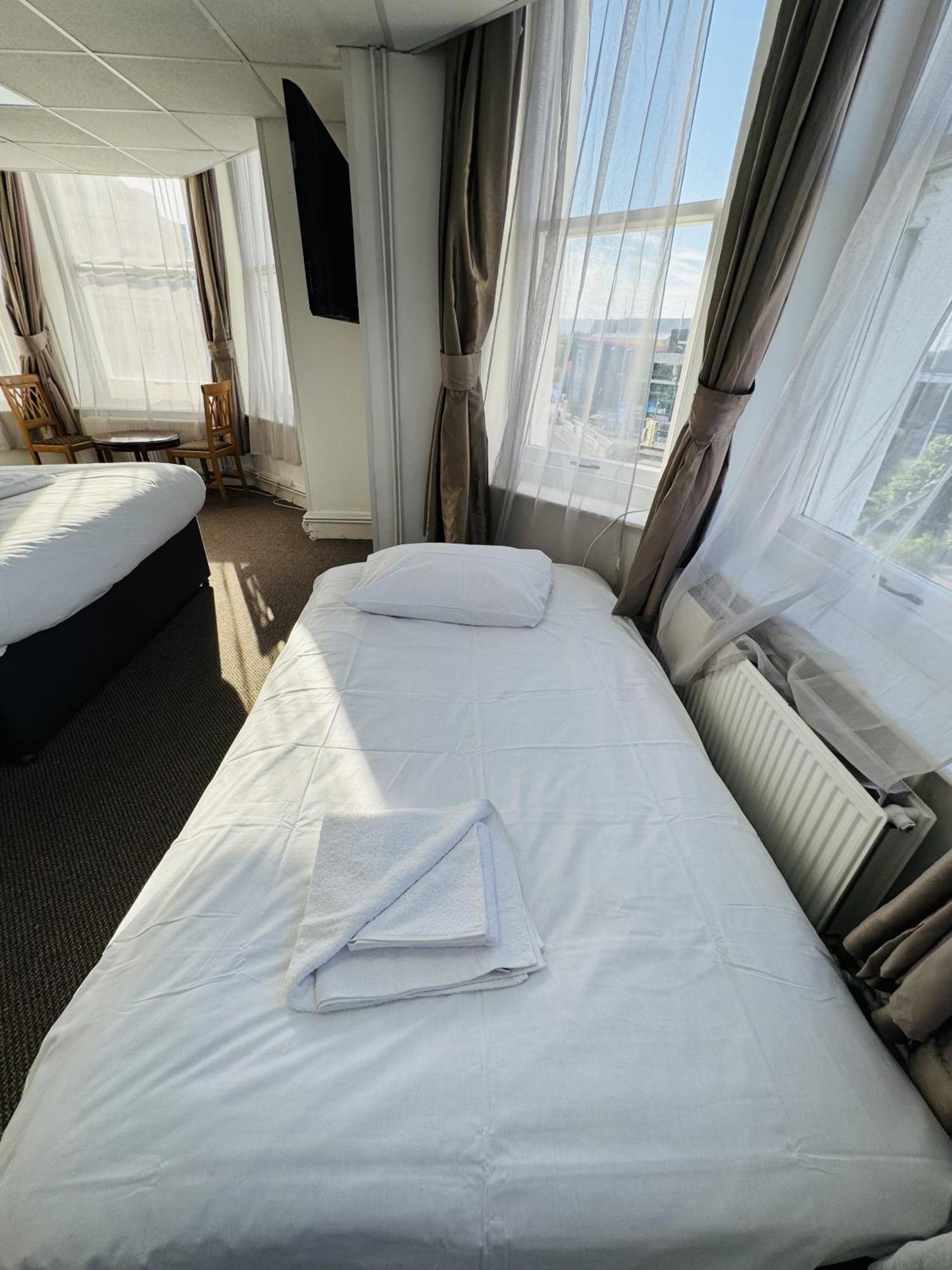 Carlton Court Hotel WTA Eastbourne Zimmer foto